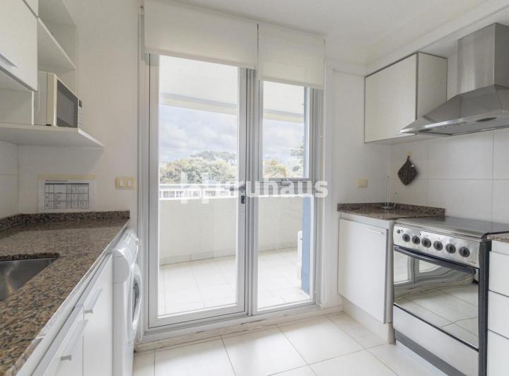Foto de ALQUILER APARTAMENTO TRES DORMITORIOS PUNTA DEL ESTE EDIFICIO FOREST, imagen 3