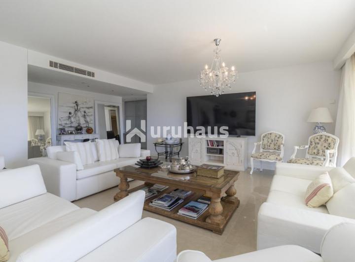 Foto de VENTA DEPARTAMENTO 4 DORMITORIOS EDIFICIO AQUARELLA PLAYA MANSA, imagen 2