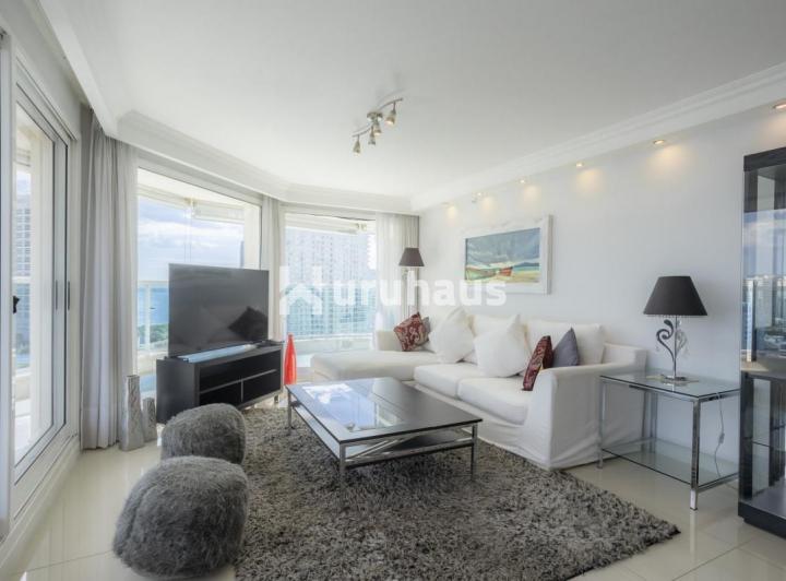 Foto de VENTA APARTAMENTO CUATRO DORMITORIOS PARRILLERO PROPIO PLAYA MANSA, imagen 5