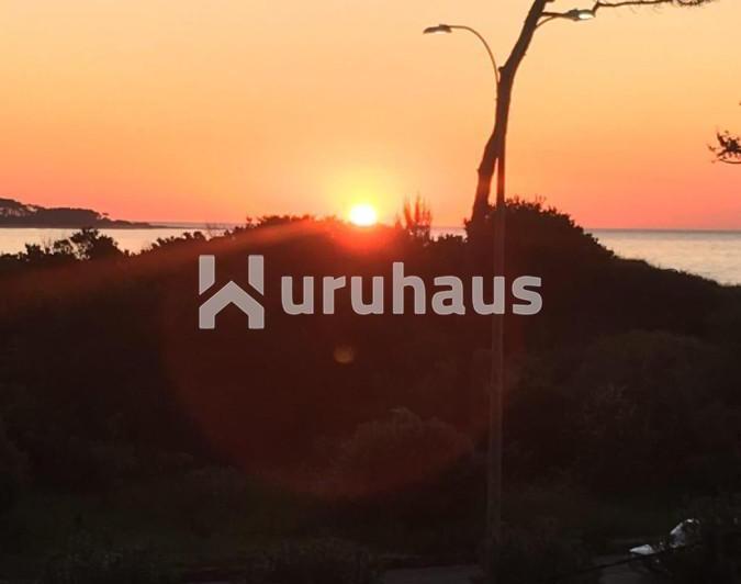 ALQUILER APARTAMENTO DOS DORMITORIOS PUNTA DEL ESTE MANSA PRIMERA LINEA
