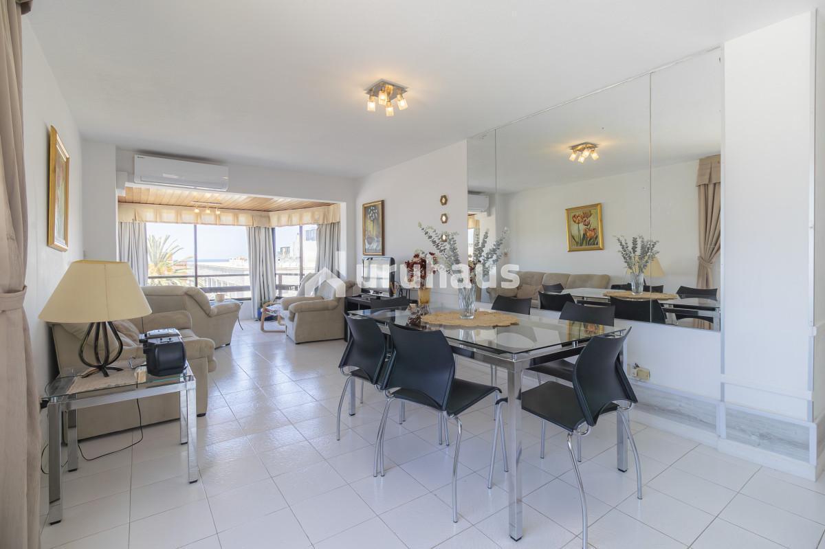 Foto de VENTA APARTAMENTO TRES DORMITORIOS PUNTA DEL ESTE PENINSULA EDIFICIO CORAL GABLES, imagen 4