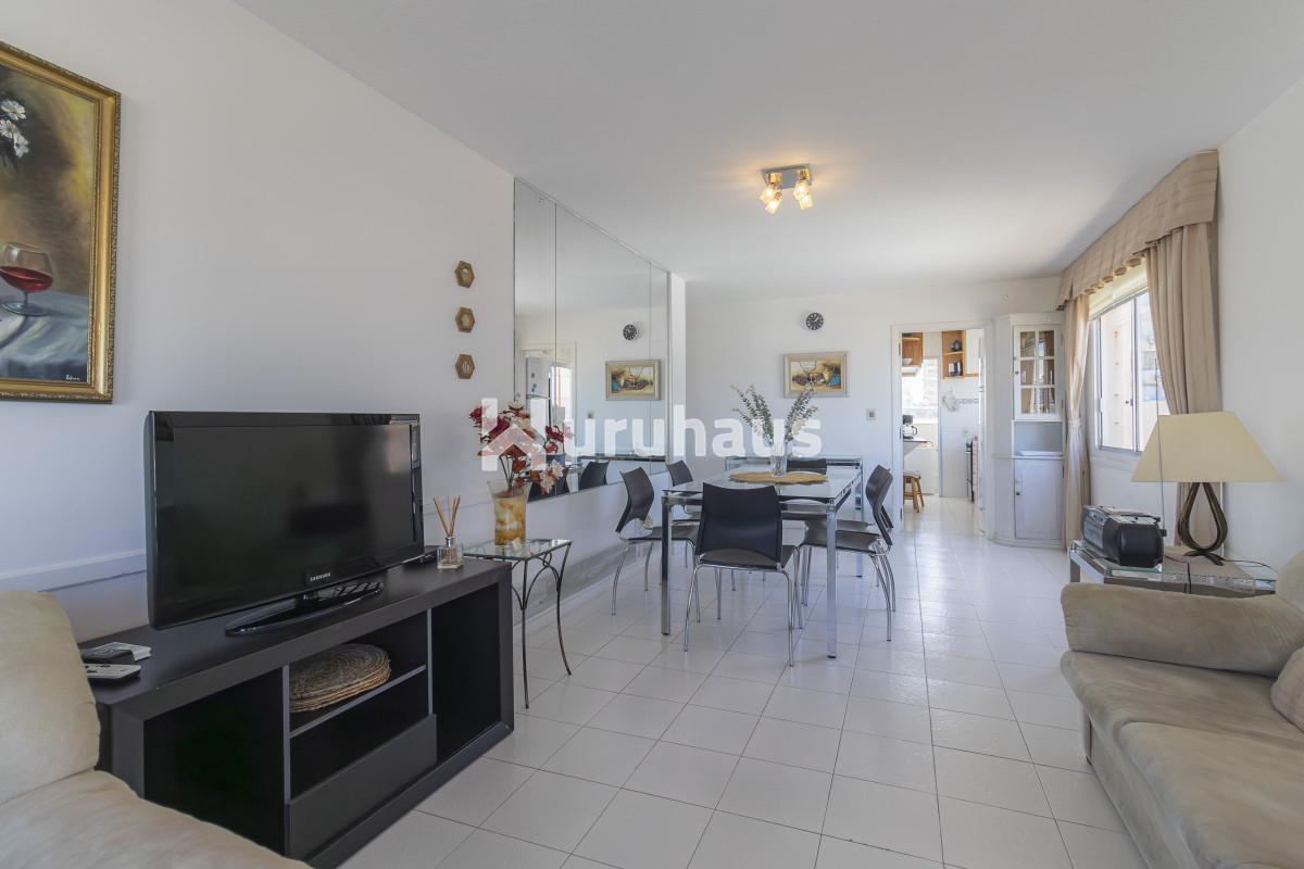 Foto de VENTA APARTAMENTO TRES DORMITORIOS PUNTA DEL ESTE PENINSULA EDIFICIO CORAL GABLES, imagen 2