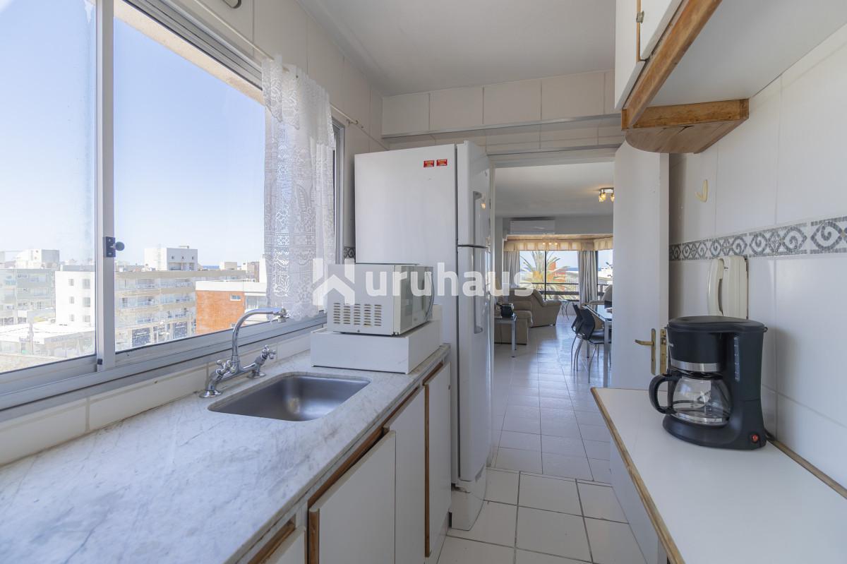 Foto de VENTA APARTAMENTO TRES DORMITORIOS PUNTA DEL ESTE PENINSULA EDIFICIO CORAL GABLES, imagen 3