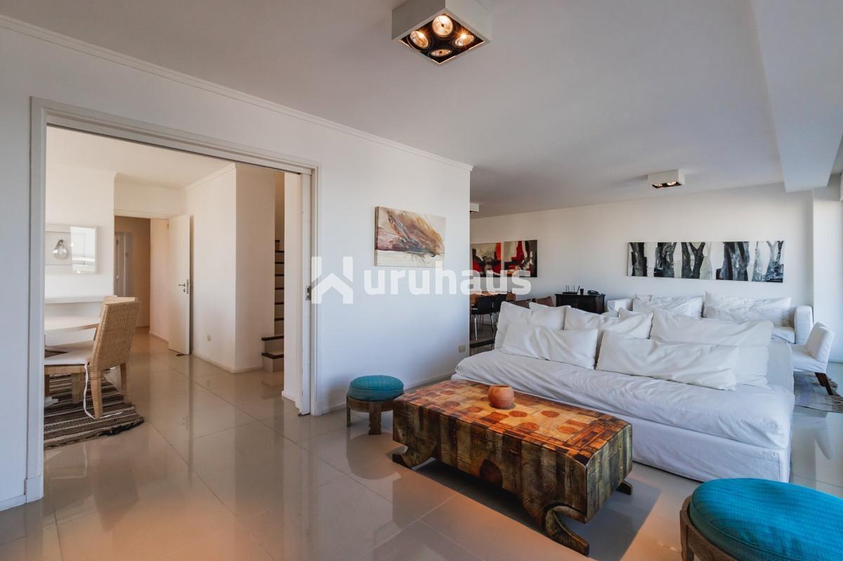 Foto de VENTA APARTAMENTO CUATRO DORMITORIOS PUNTA DEL ESTE FOREST TOWER 1 VISTA AL MAR, imagen 4