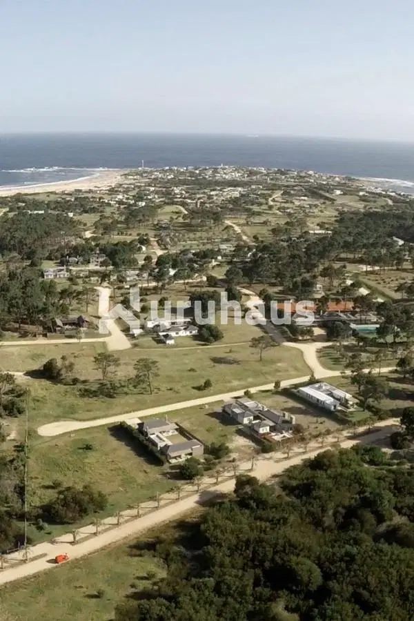 PLAYA BRAVA JOSE IGNACIO BARRIO CERRADO 3