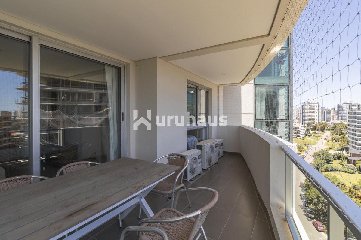 VENTA APARTAMENTO DOS DORMITORIOS PUNTA DEL ESTE EDIFICIO WIND TOWER
