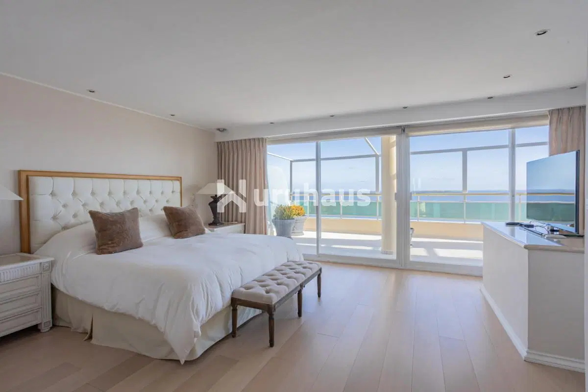 PENTHOUSE EN VENTA PLAYA MANSA 7 DORMITORIOS CORAL TOWER 4