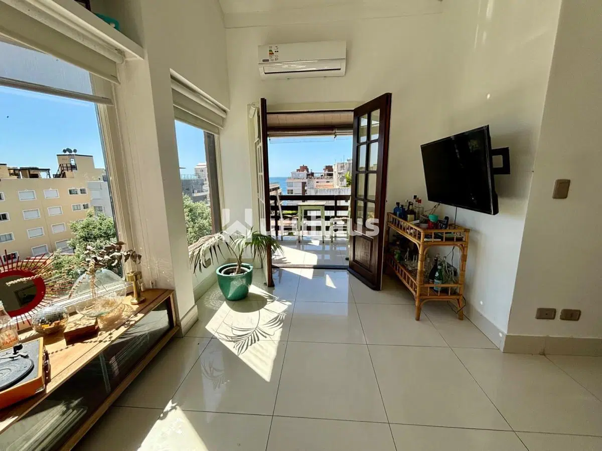 Apartamento en venta de 2 dormitorios en peninsula. 3