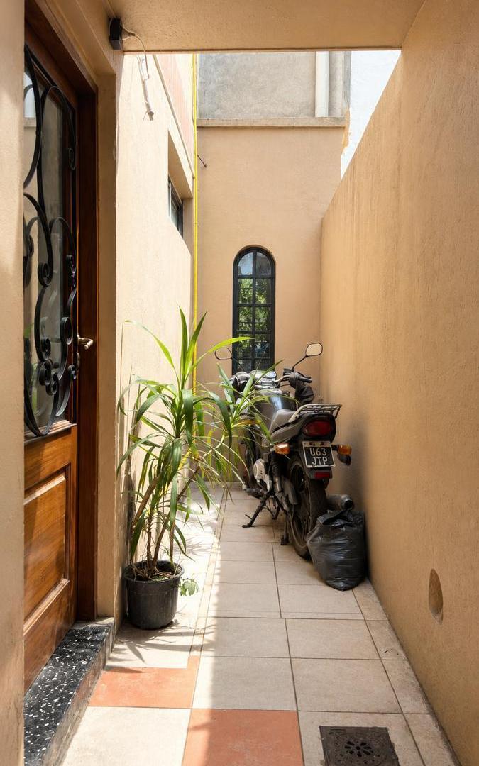 PH con jardín soñado y enorme potencial de expansión SIN EXPENAS en Mataderos