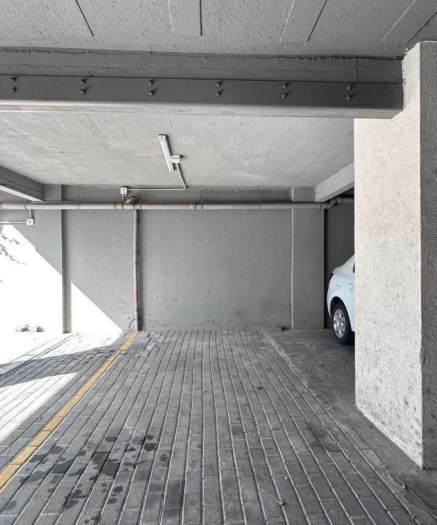 Foto de OPORTUNIDAD!! Villa Luro: Venta de cochera cubierta con portón, imagen 2