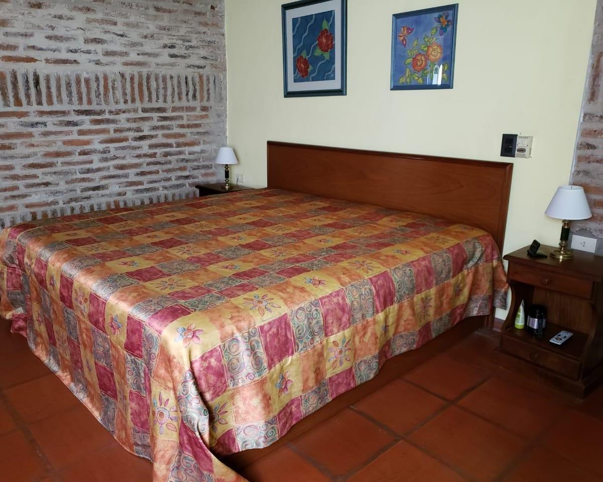 Foto de Casco Sobre 2 Has Con Casa De 350 M2 Cubiertos Con 5 Dormitorios, Pileta, imagen 2