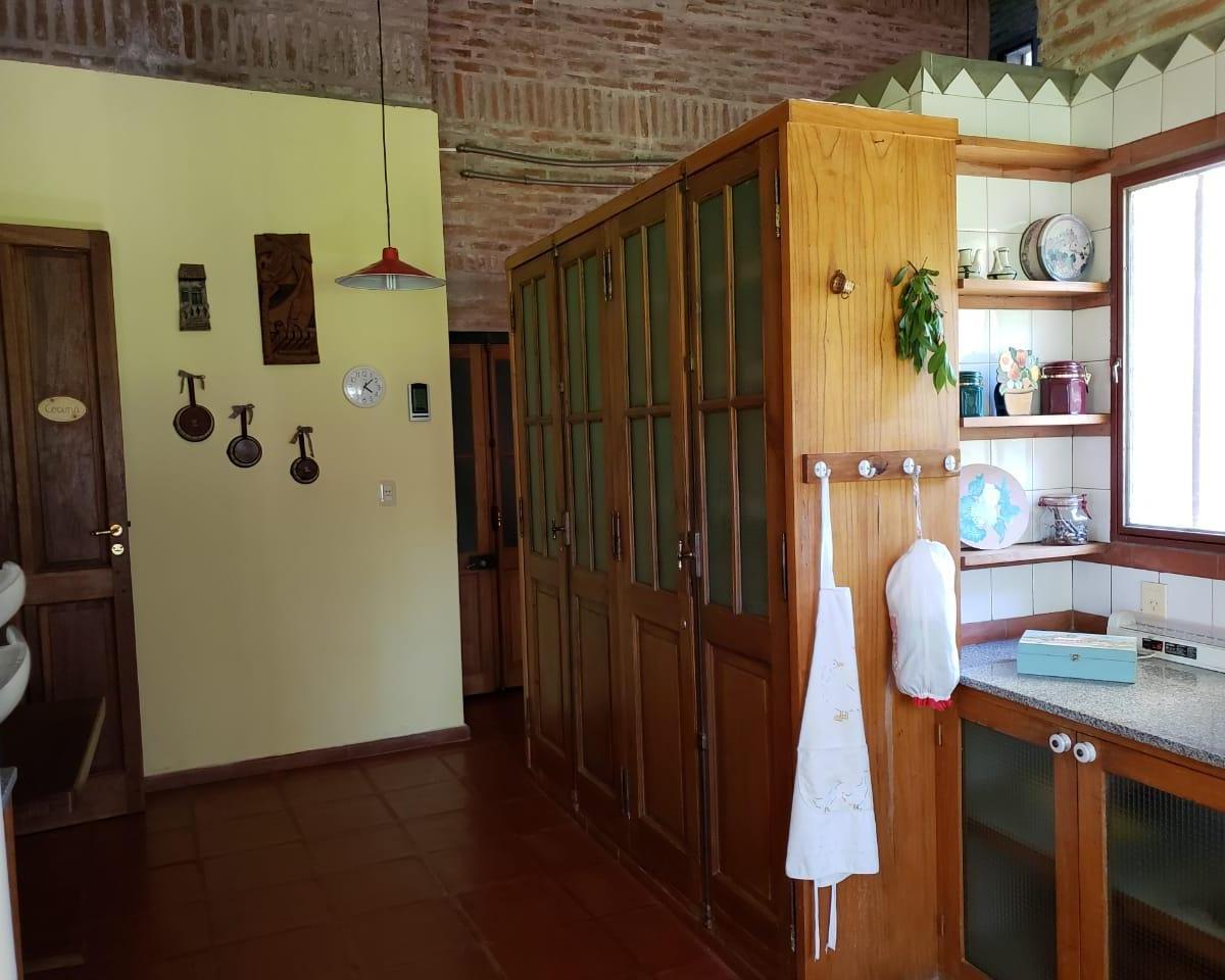 Casco Sobre 2 Has con Casa de 350 m² Cubiertos con 5 Dorm., Pileta 2