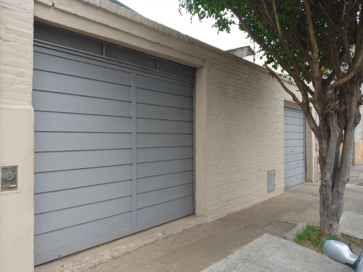 Galpon de 91 m2 playa de 3m x 15 m casa en 2 plantas 4 amb fondo quincho pileta