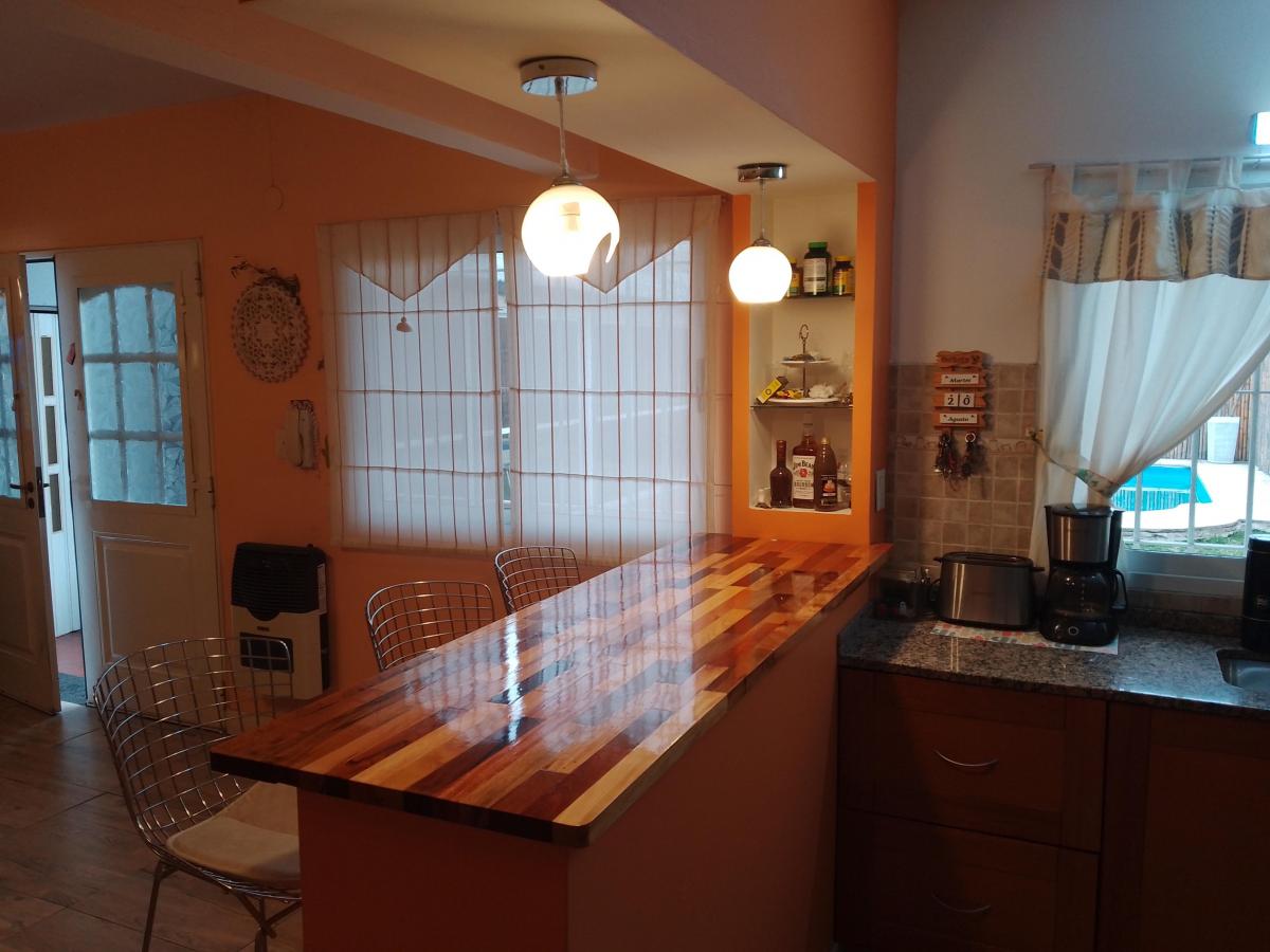 Casa de 4 Amb con Galpon de 91 m² Fondo Quincho Pileta 1