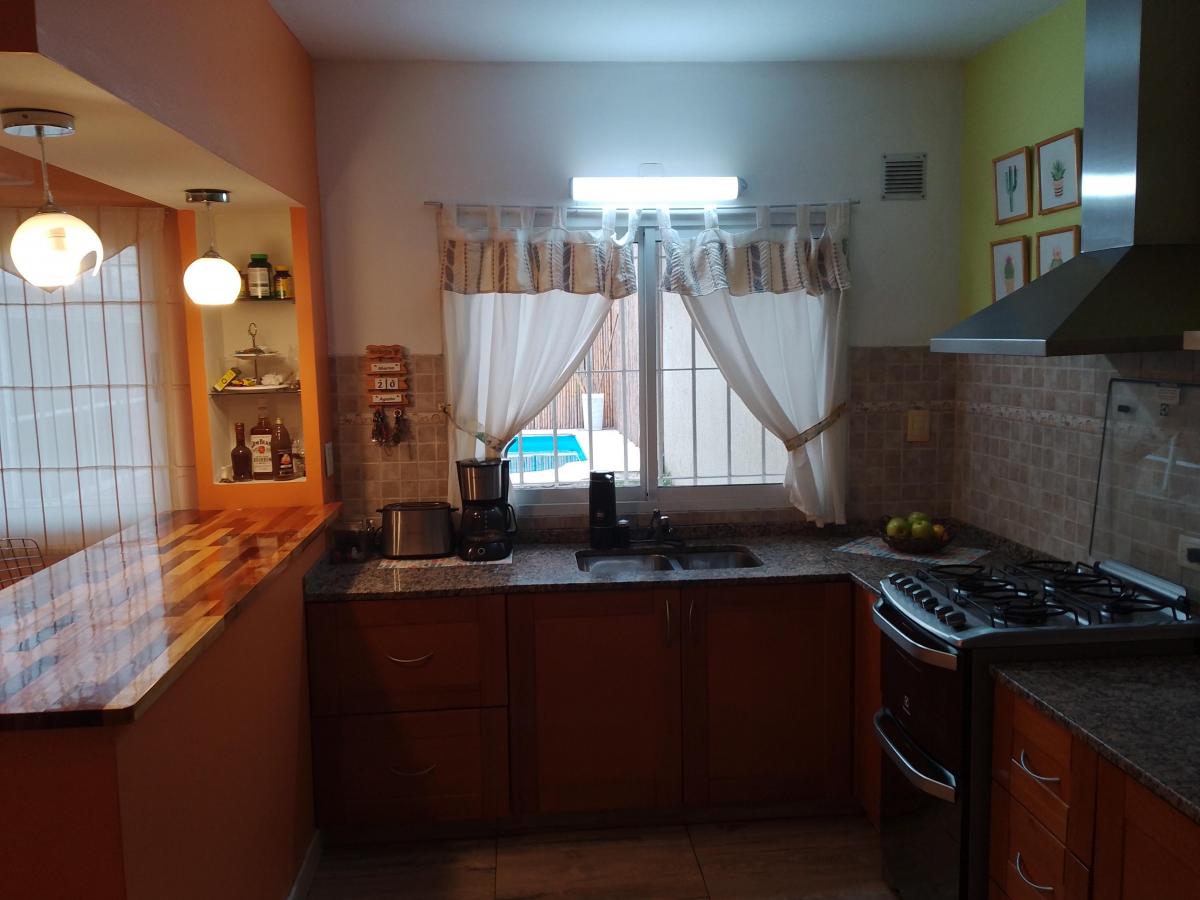 Casa de 4 Amb con Galpon de 91 m² Fondo Quincho Pileta 5