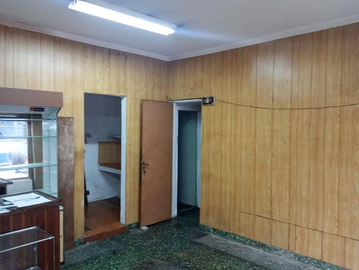 LOCAL 34 m2 con baño y cocina SIN EXPENSAS mide 6.20 m de frente por 4.75 m de fondo , 3