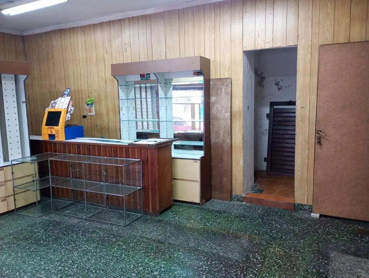 LOCAL 34 m2 con baño y cocina SIN EXPENSAS mide 6.20 m de frente por 4.75 m de fondo , 5