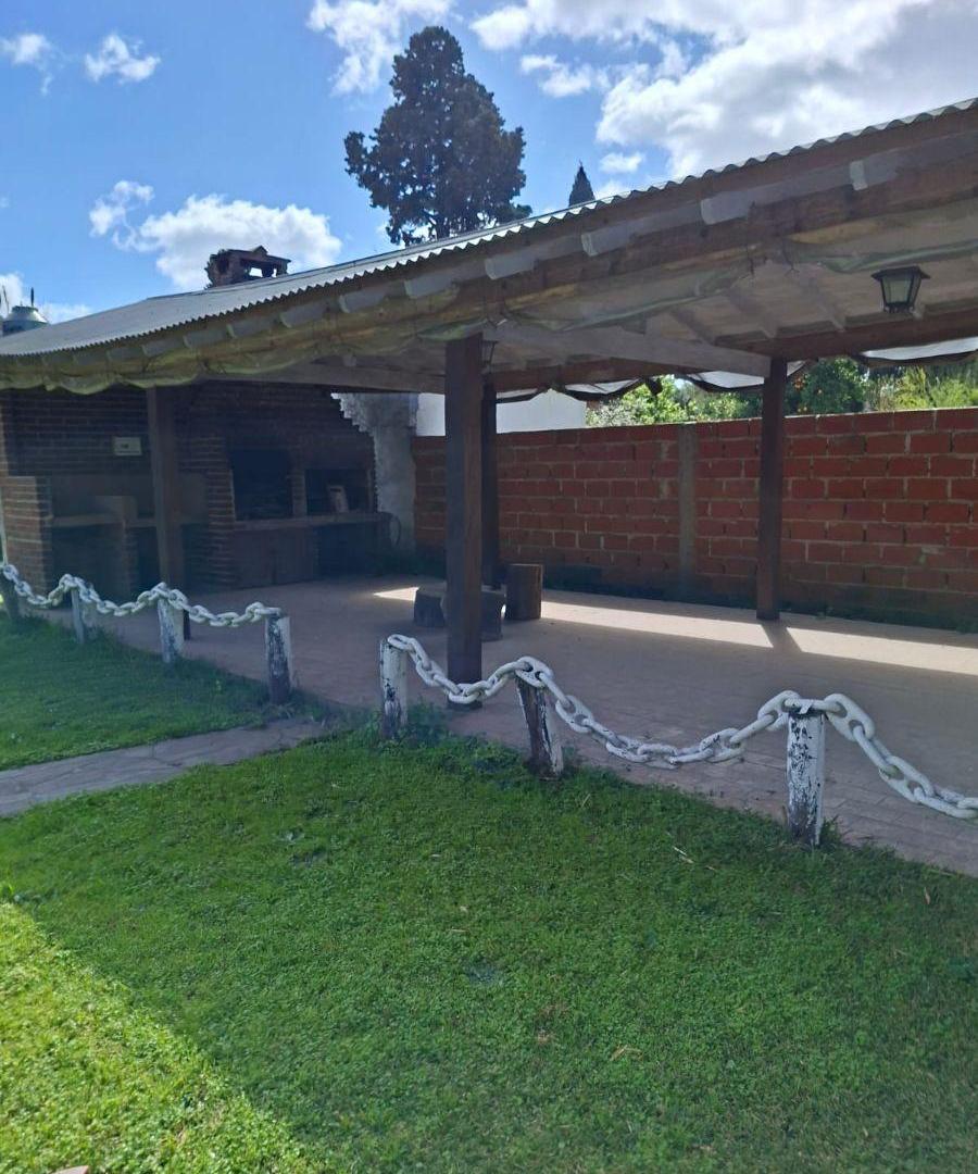 Foto de Chalet 3 amb s/lote 1190 m2 pileta garage 2 autos gran parque con añosa, imagen 4