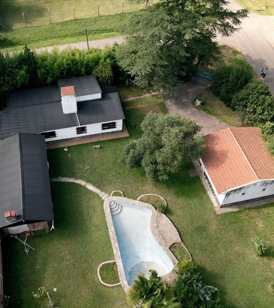 Foto de Chalet 3 amb s/lote 1190 m2 pileta garage 2 autos gran parque con añosa, imagen 2