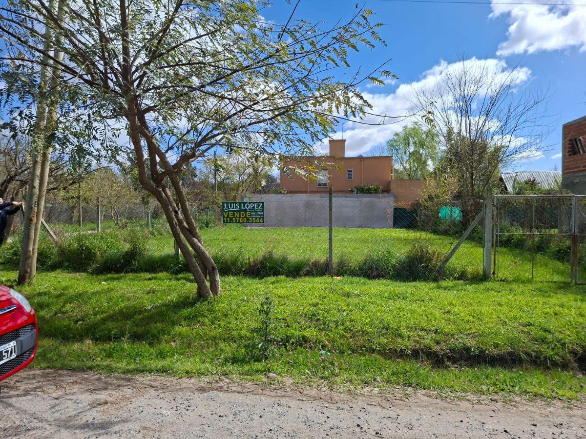Foto de Terreno en esquina 15 x 25 m frente a una plaza, Colegio y Club de, imagen 2