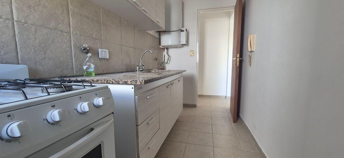 Foto de Depártamento en venta 3 y 61, 2 dormitorio y cochera, imagen 2