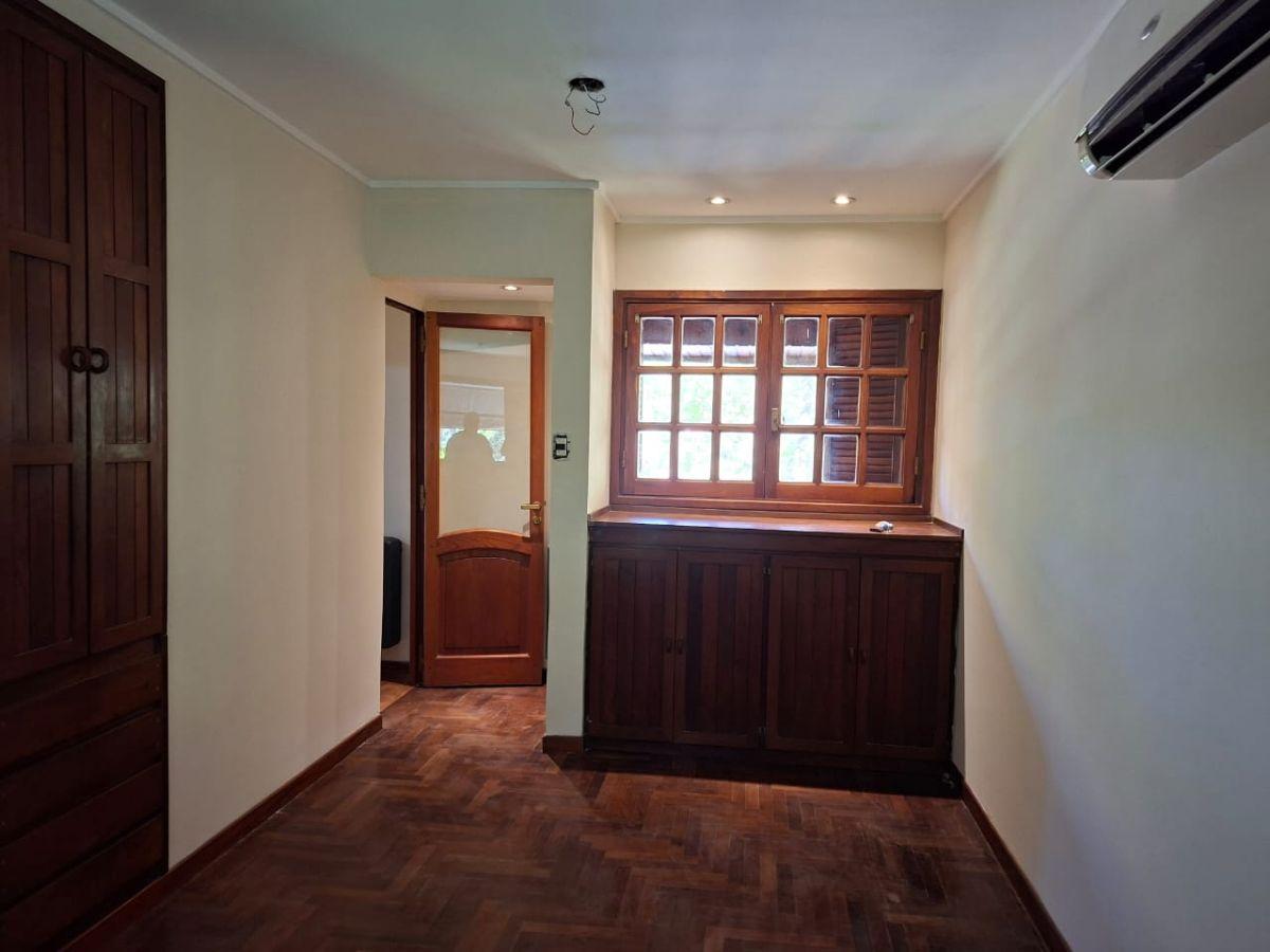 Foto de Chalet con gran parque, pileta y quincho, imagen 1