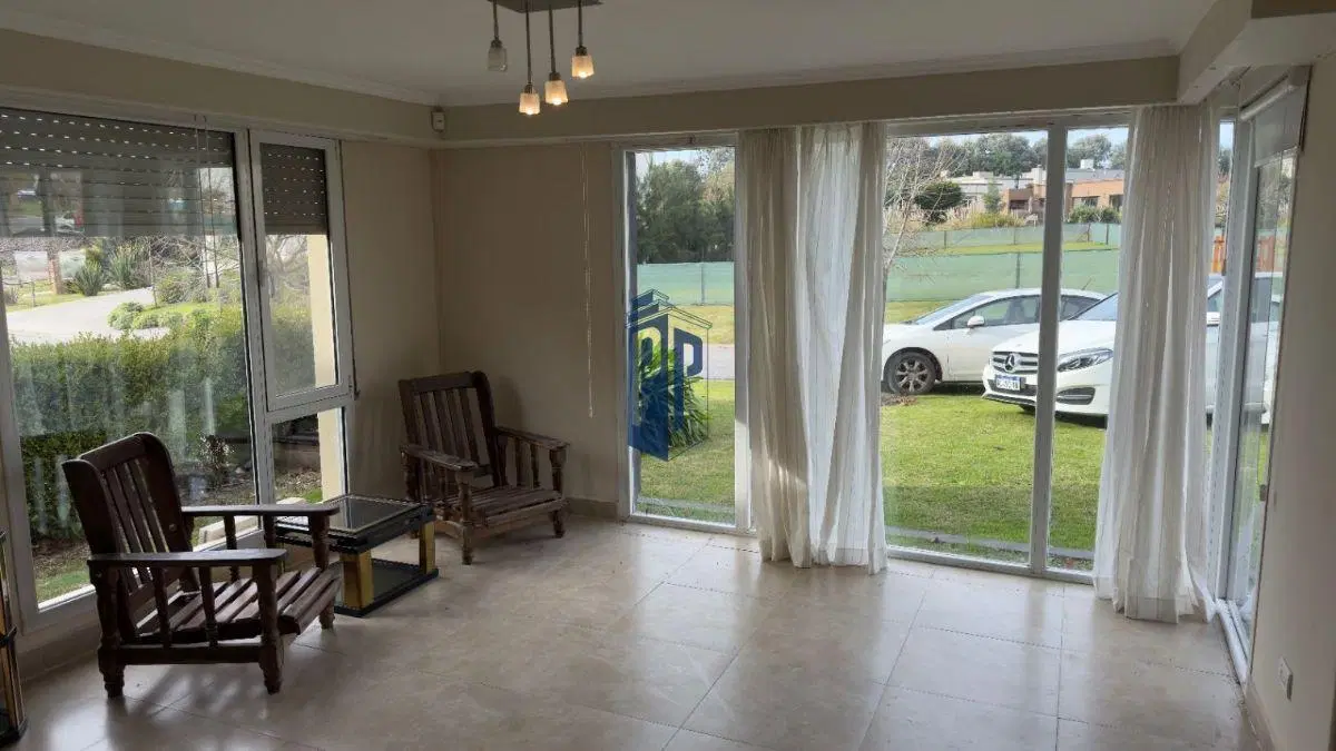 Casa de 4 Dormitorios (2 en Suite) con Piscina en Arenas del Sur Norte 3
