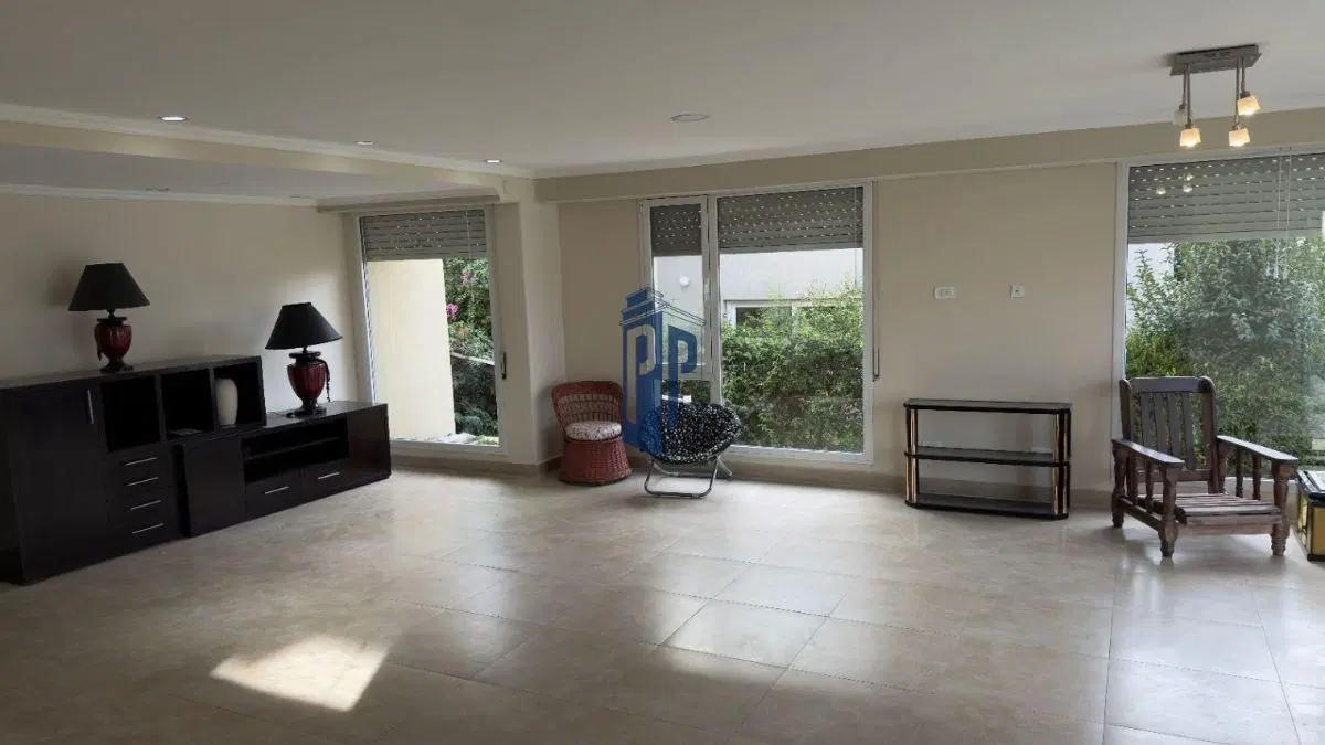 Casa de 4 Dormitorios (2 en Suite) con Piscina en Arenas del Sur Norte 2