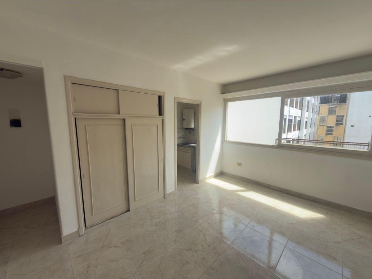 Foto de Venta monoambiente luminoso con cocina separada en zona Paseo Aldrey, imagen 3