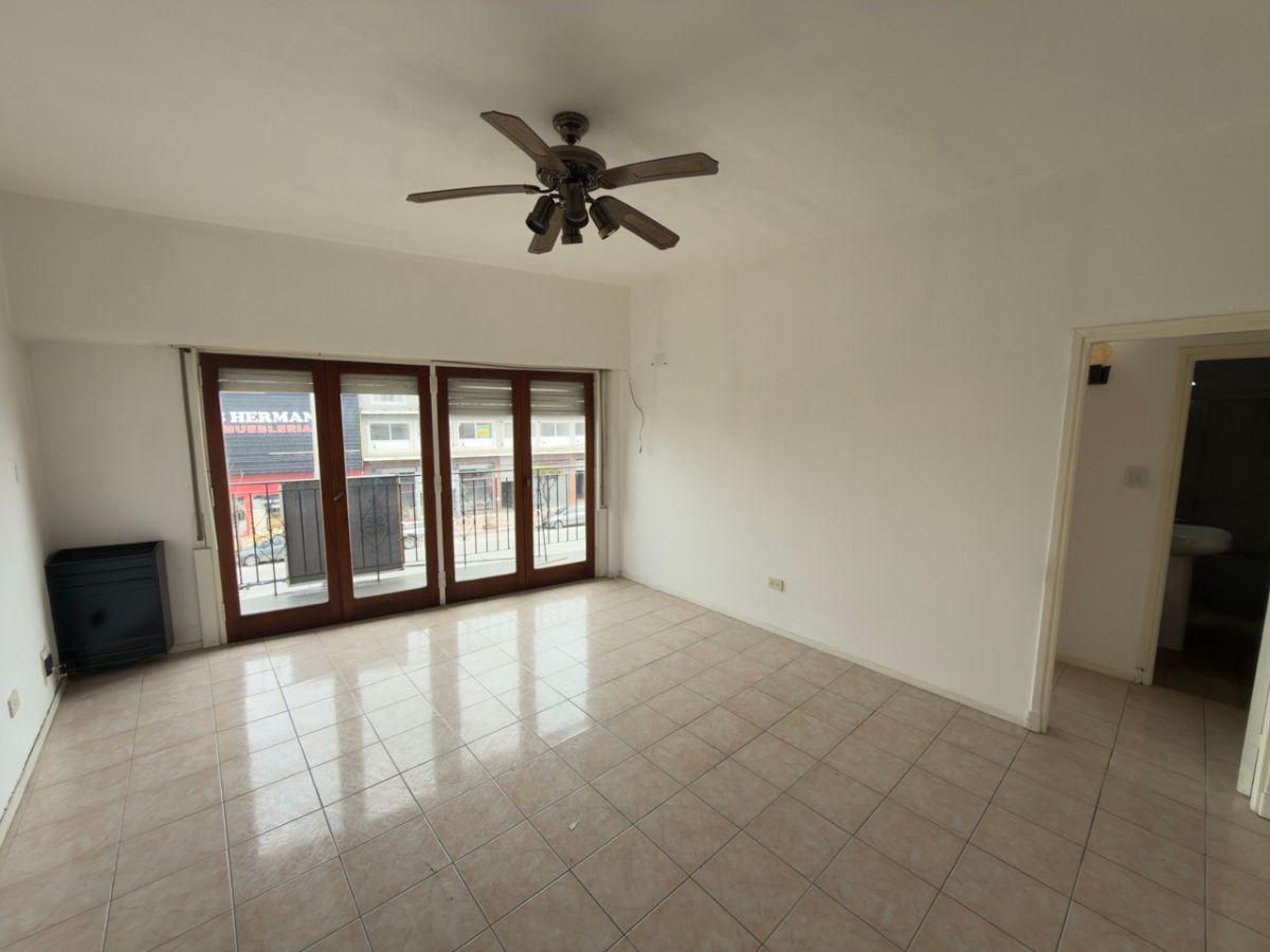 Foto de Departamento 2 ambientes a la calle., imagen 1
