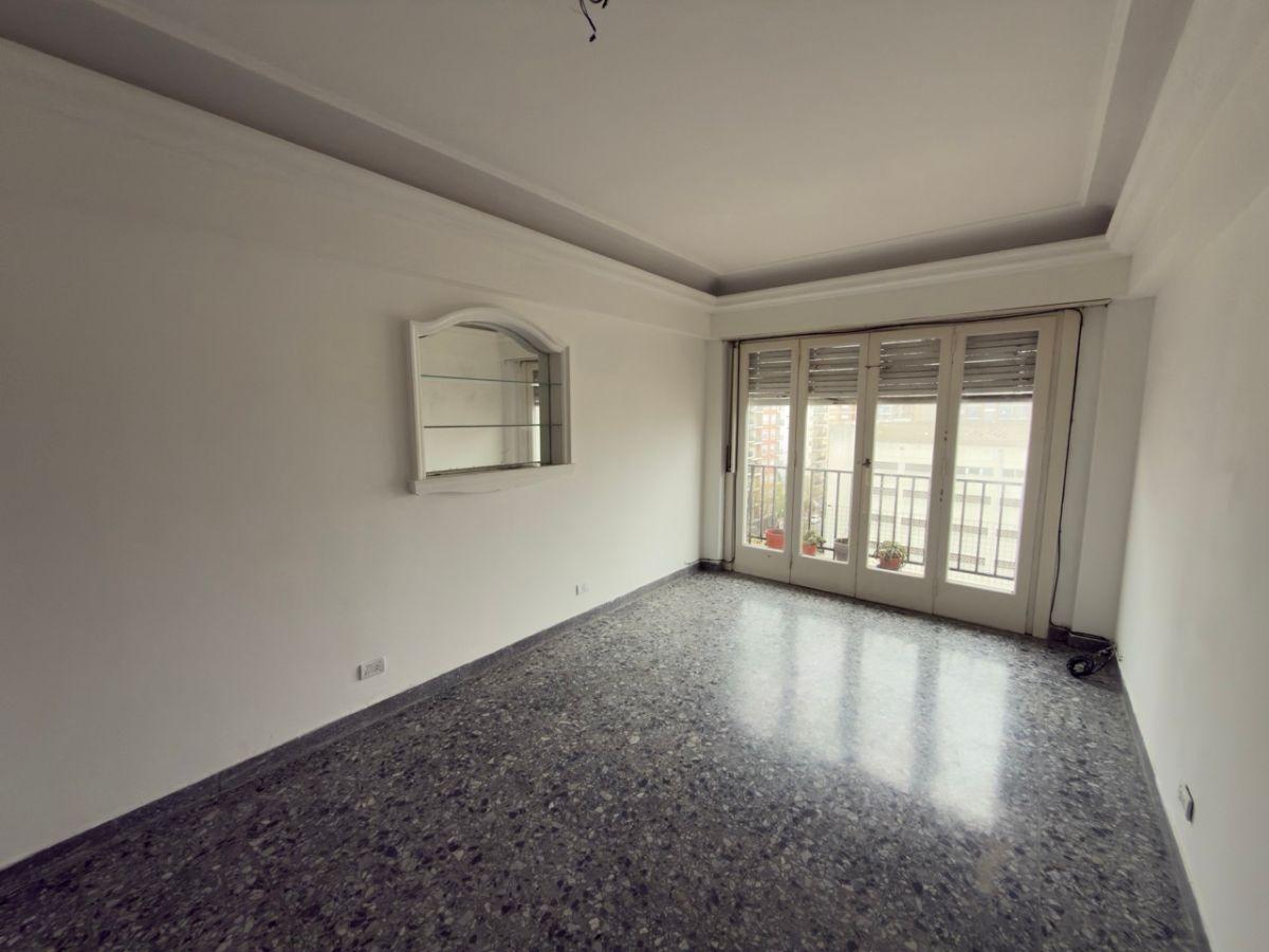 Foto de Departamento 3 ambientes con balcón a la calle., imagen 2