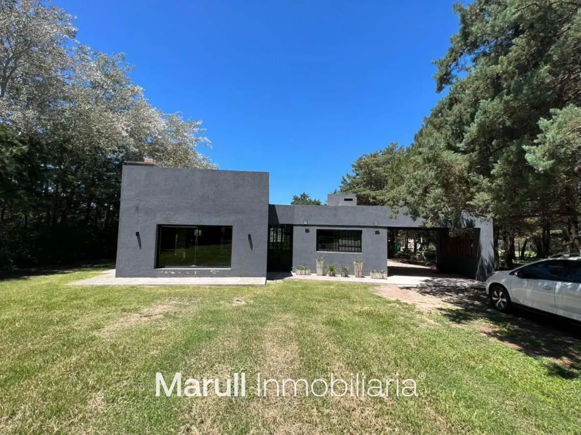 VENTA CASA con piscina cancha y asador 5000 m2 de terreno con escritura Falda del Carmen 2