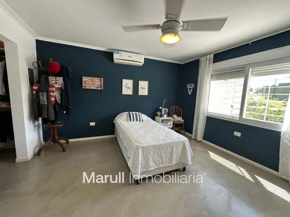 Venta Casa 4 dormitorios con piscina en Tejas del sur impecable 4