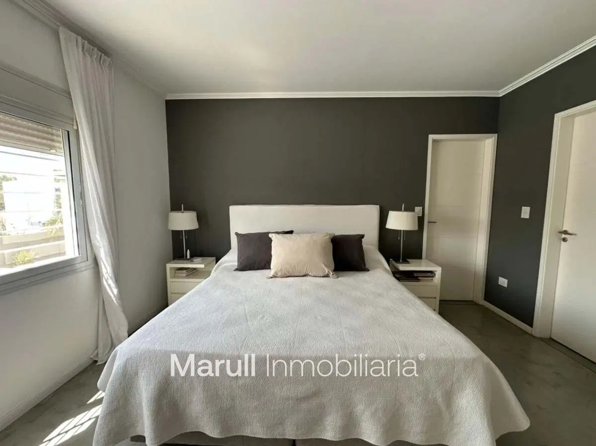 Venta Casa 4 dormitorios con piscina en Tejas del sur impecable 3