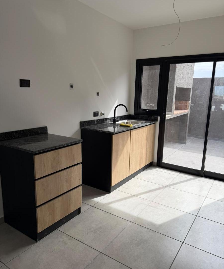Foto de Duplex 2 dormitorios con patio cochera y losa radiante en planta baja, imagen 2