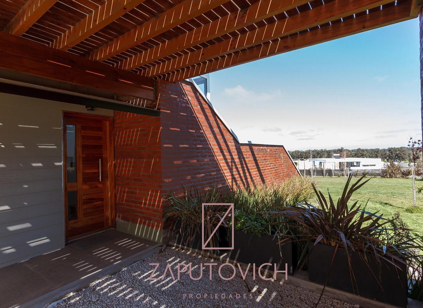 Foto de Casa en Venta en Barrancas de San Benito, Chapadmalal., imagen 1