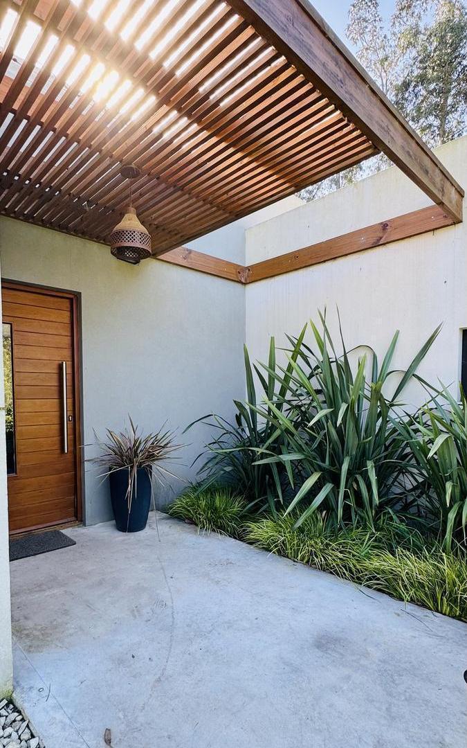 Casa 3 dormitorios con pileta — Lote 857 m² — Barrancas de San Benito, Chapadmalal.