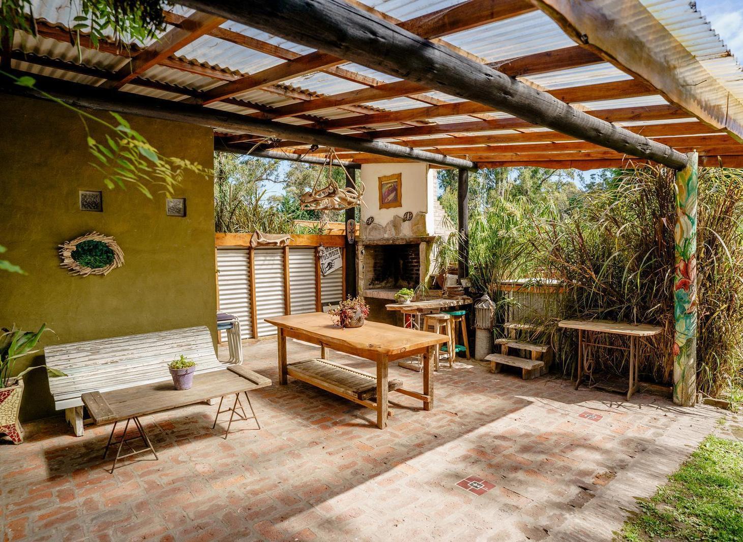 Foto de Cabaña en lote de 498 m² en entorno de bosque, Mar del Plata. Alquiler, imagen 1