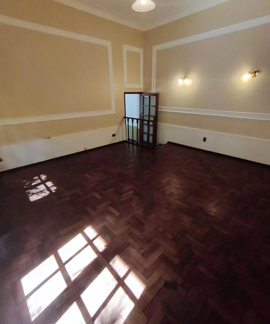 Local comercial con 3 oficinas, 2 baños, cocina y patio - Av. Freyre 2469 2