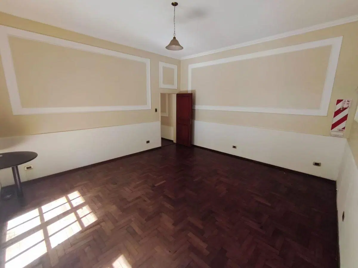 Local comercial con 3 oficinas, 2 baños, cocina y patio - Av. Freyre 2469 5
