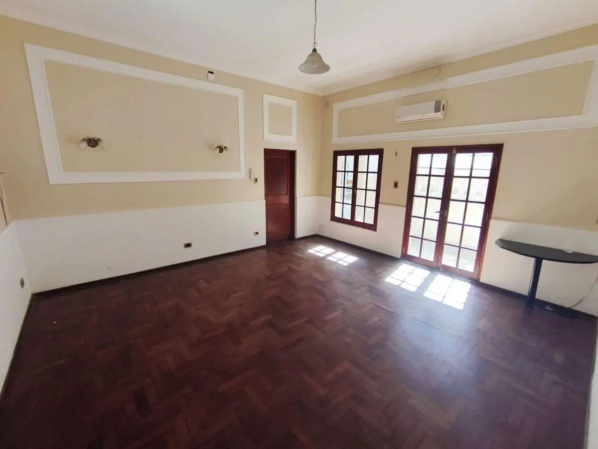 Local comercial con 3 oficinas, 2 baños, cocina y patio - Av. Freyre 2469 3