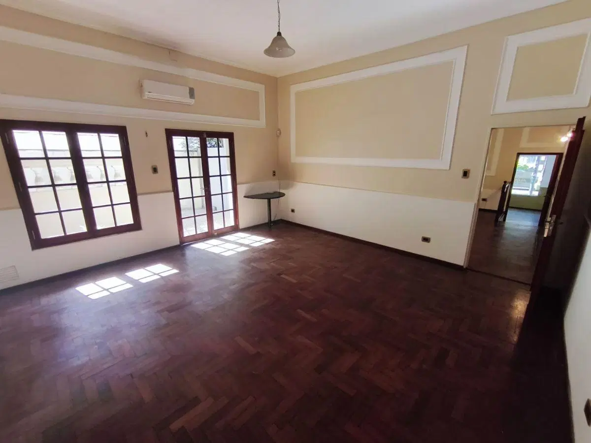 Local comercial con 3 oficinas, 2 baños, cocina y patio - Av. Freyre 2469 4