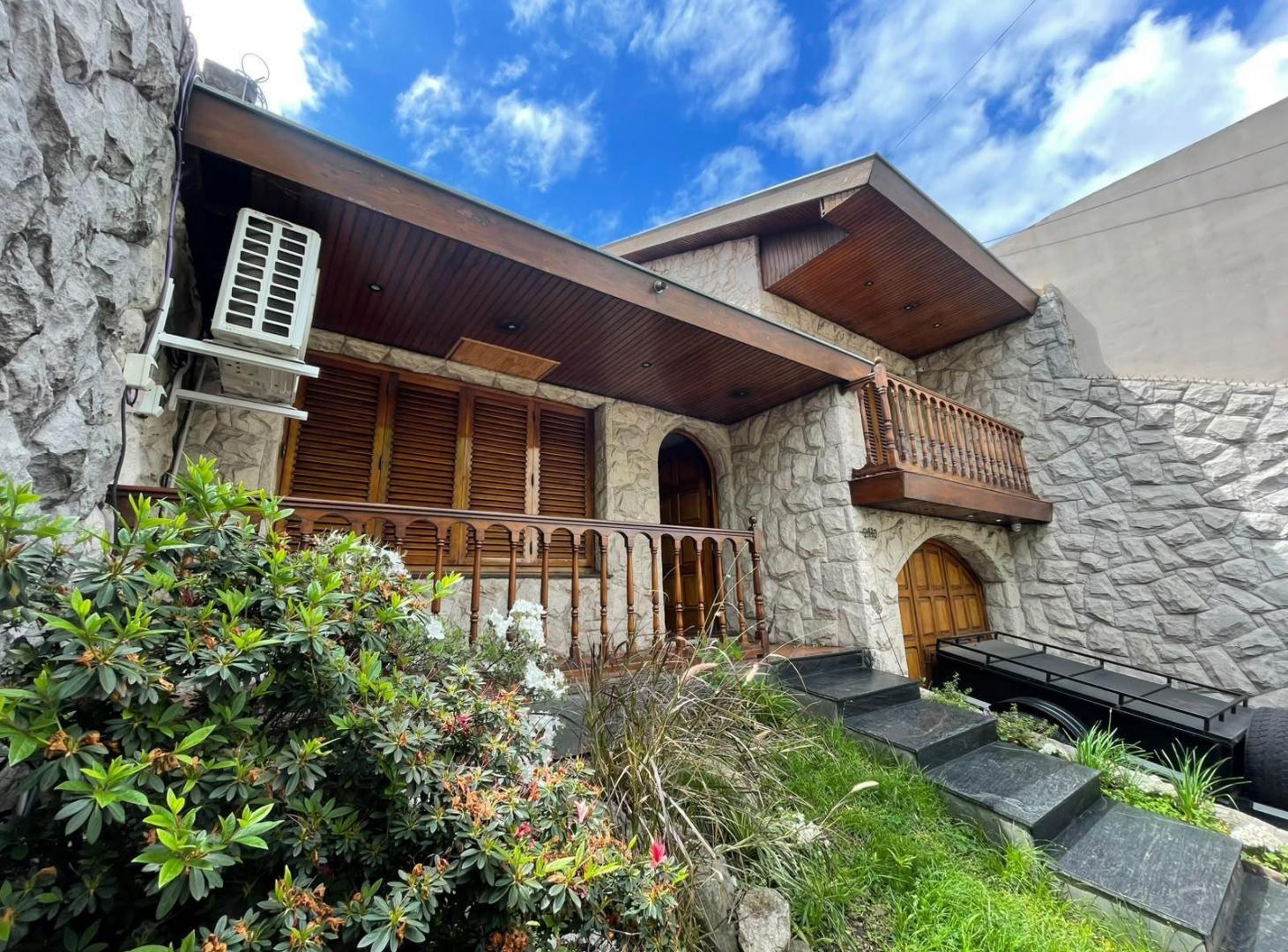 Foto de Casa 6 ambientes con Pileta y Quincho en Mataderos, imagen 3