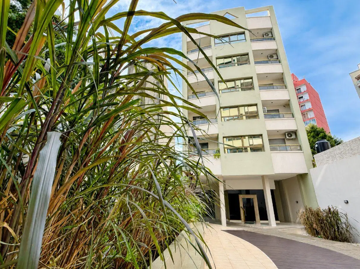 Departamento con 1 dormitorio de 46 m² en venta en La Plata 1
