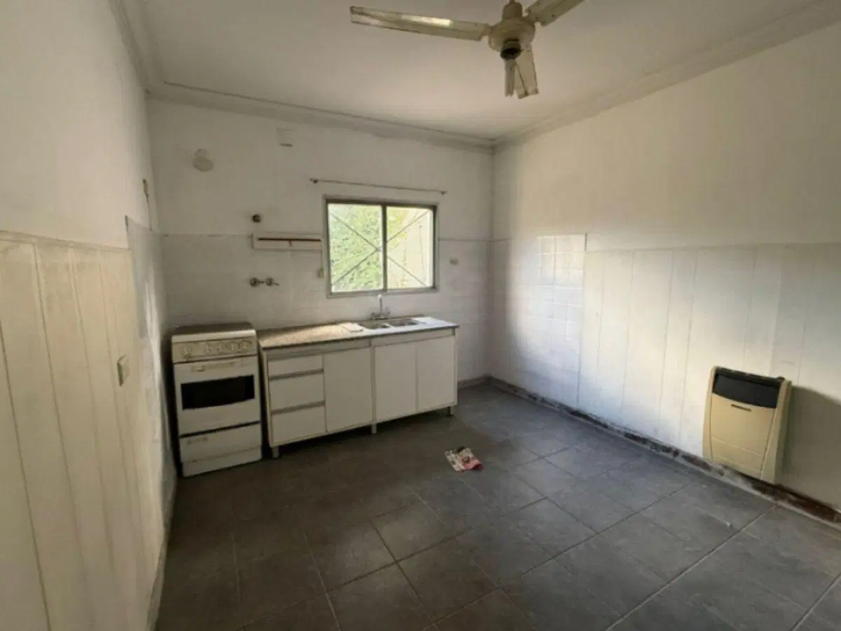 Casa a reciclar 2 dormitorios en venta en La Plata 5