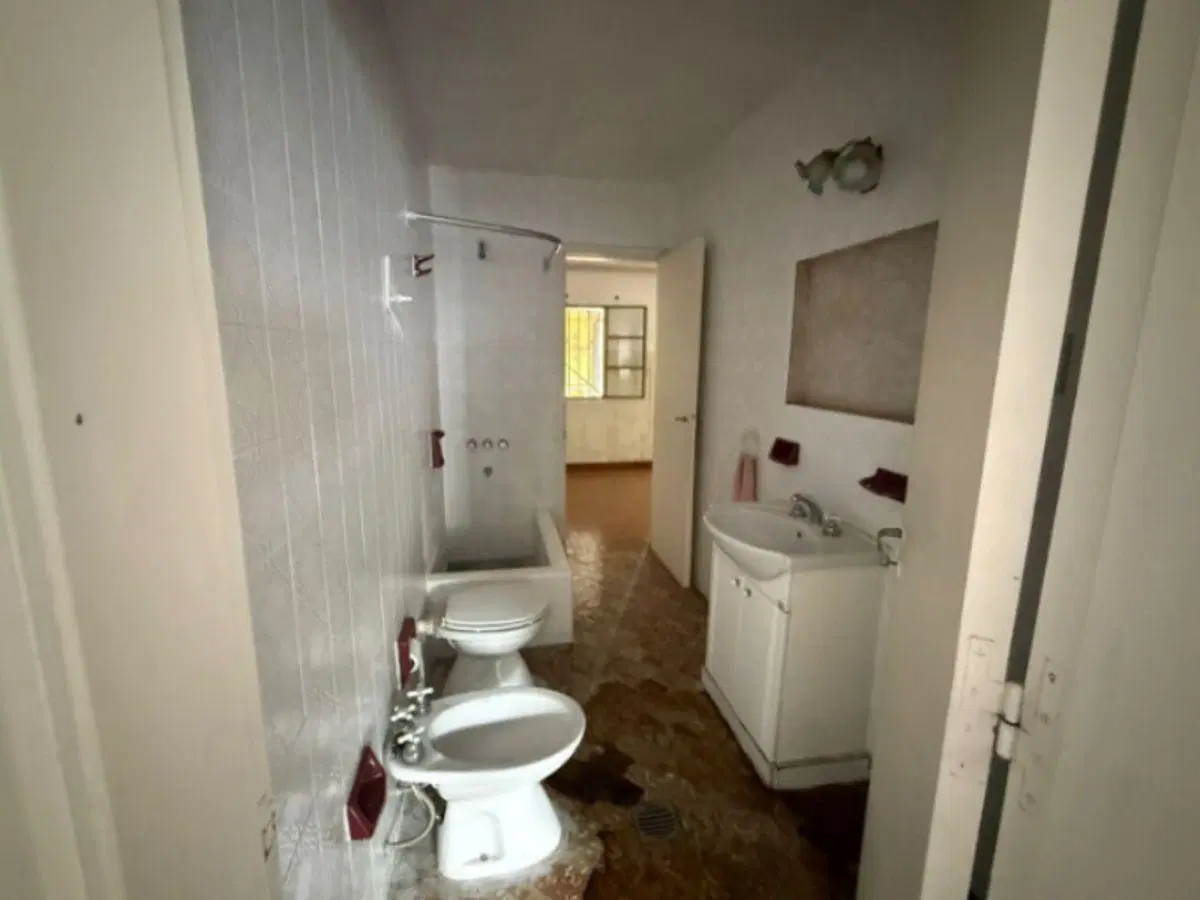Casa a reciclar 2 dormitorios en venta en La Plata 4