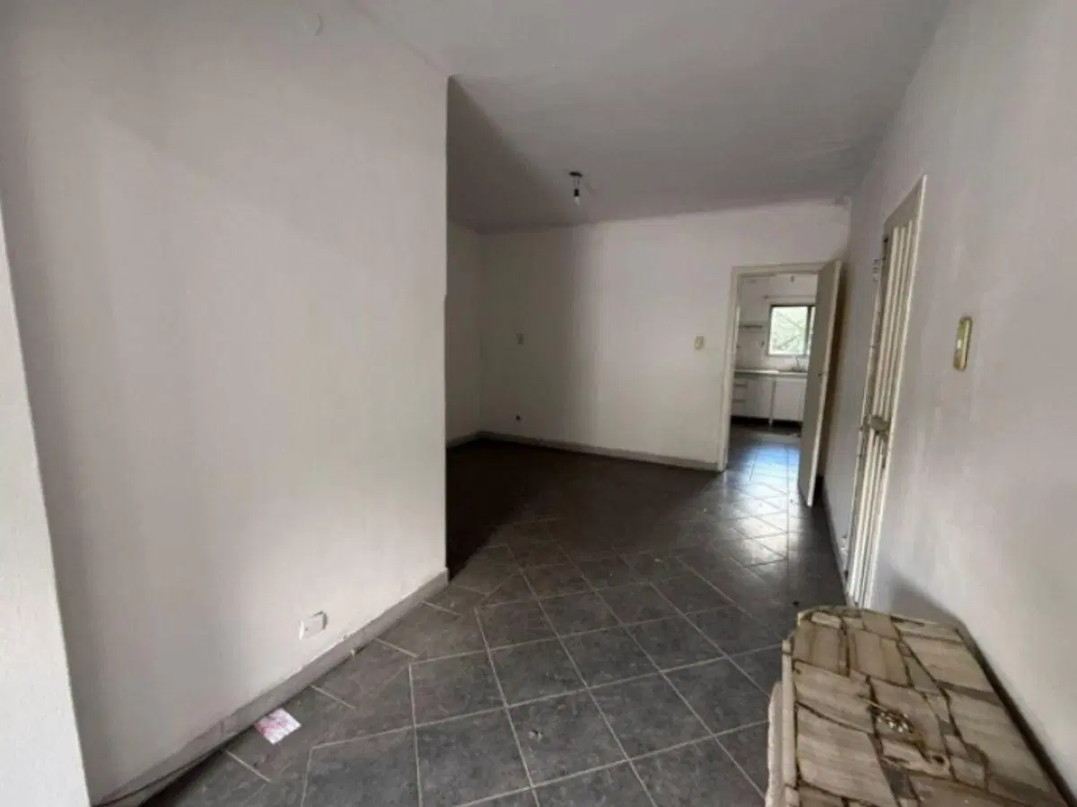 Casa a reciclar 2 dormitorios en venta en La Plata 3