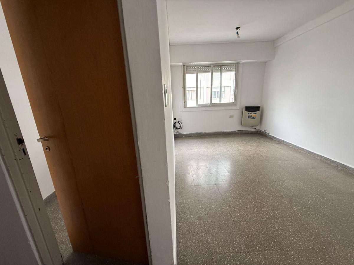 Foto de Departamento 1 dormitorio CON COCHERA en venta en La Plata, imagen 1