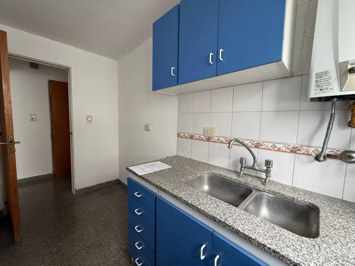 Foto de Departamento 1 dormitorio CON COCHERA en venta en La Plata, imagen 2