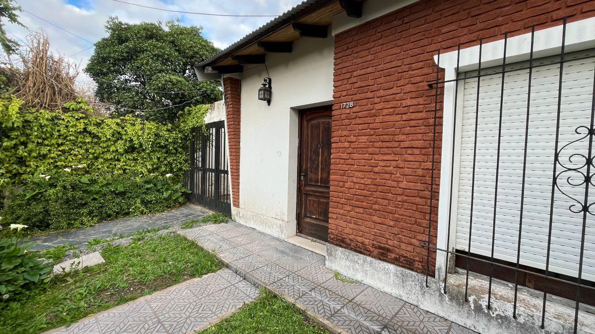 Foto de Casa de 277 m² con 2 dormitorios en alquiler en Manuel B Gonnet, imagen 4